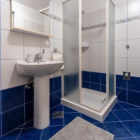 Sea View Apartment *